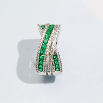Emerald cluster ring